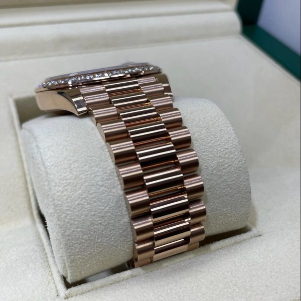 【Super Clone】RLX Day-Date 40mm Diamonds Paved Dial 228345rbr-0002