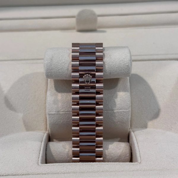 【Super Clone】RLX Day-Date 40mm Diamonds Paved Dial 228345rbr-0002