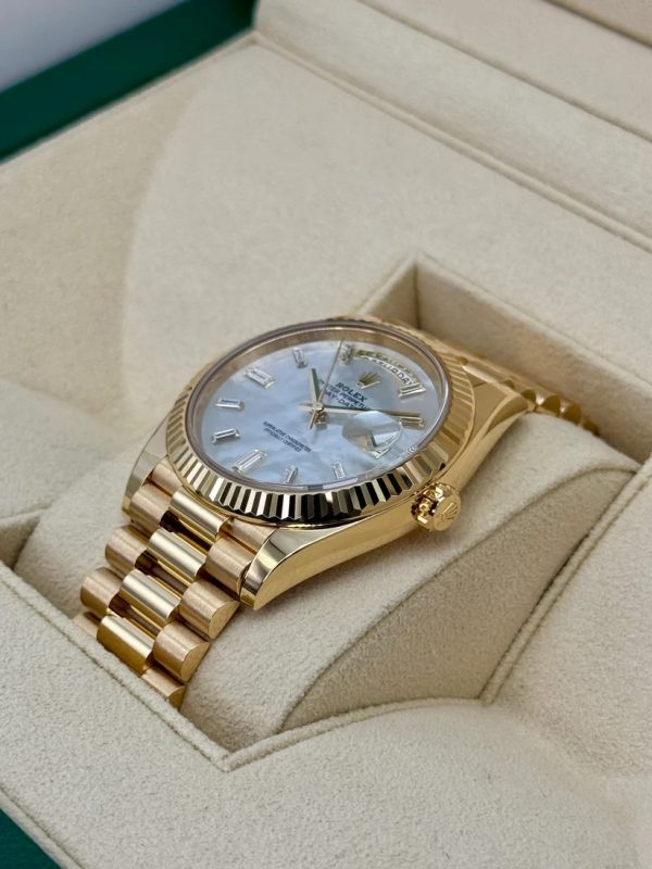 【Super Clone】RLX Day-Date 40mm Yellow Gold President Mother of Pearl Diamond Baguette Dial - 228238