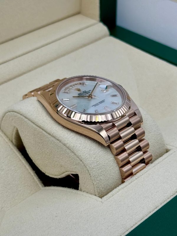 【Super Clone】RLX Day-Date "President" 40mm Everose Gold Mother of Pearl Diamond Baguette Dial - 228235